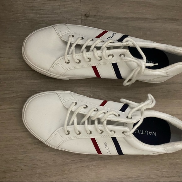 Nautica Mens White sneakers like new - Picture 2 of 7